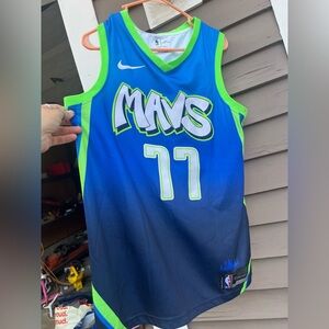 Luka Doncic #77 Nike Dri-FIT NBA Jersey MAVERICS